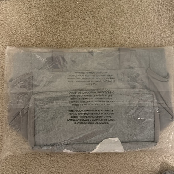 NWT Vera Bradley Sport Tote Heather Grey - Picture 4 of 5